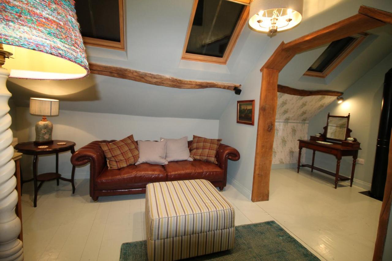 The Coach House Villa Whitby Exterior photo